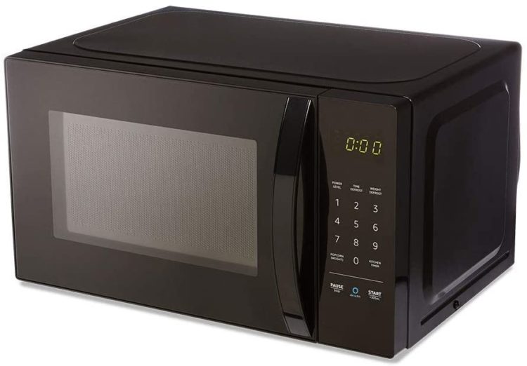 Amazon Basics Countertop Microwave 750x522 