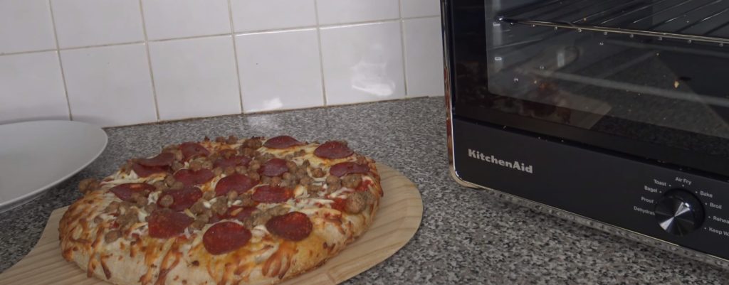 KitchenAid KCO124BM pizza